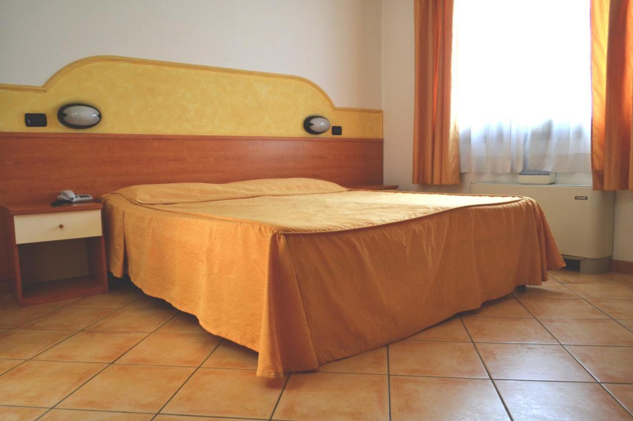 Hotel Fontana Rubiera Extérieur photo
